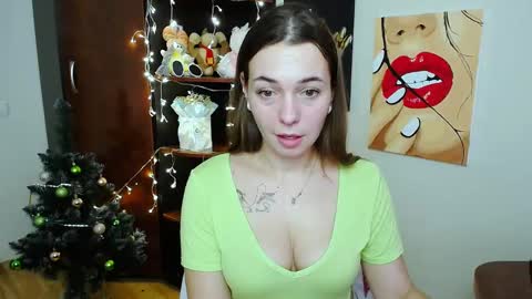 Snapshot of m_vikki chatting on 01.11.25 Vikki online show from 01.11.25