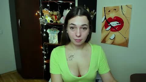 Snapshot of m_vikki chatting on 01.26.25 Vikki online show from 01.26.25