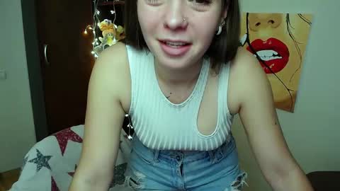 Snapshot of m_vikki chatting on 01.31.25 Vikki online show from 01.31.25