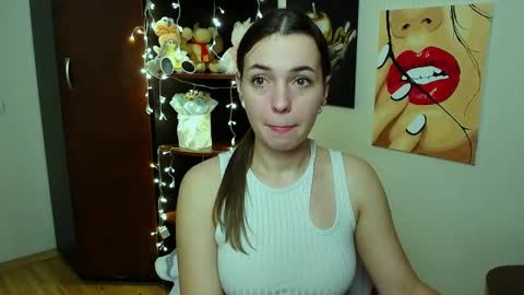Snapshot of m_vikki chatting on 01.31.25 Vikki online show from 01.31.25