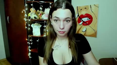 Snapshot of m_vikki chatting on 02.20.25 Vikki online show from 02.20.25
