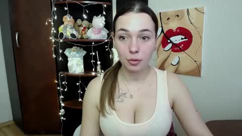 Snapshot of m_vikki chatting on 03.04.25 Vikki online show from 03.04.25