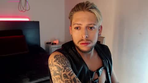 Snapshot of maaxxxrider chatting on 11.01.25 YES MASTER online show from 11.01.25