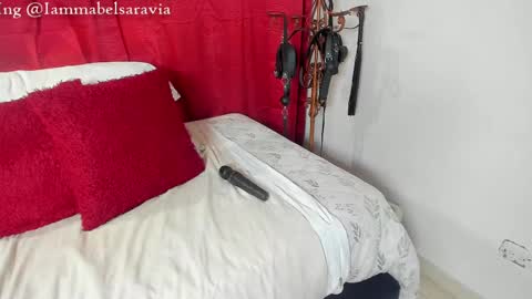 Snapshot of mabelsaravia chatting on 10.12.25 mabel online show from 10.12.25