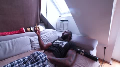 Mac Troy online show from 01.11.25