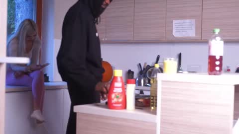 Mac Troy online show from 10.07.25