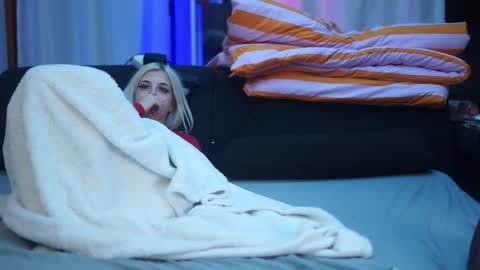 Mac Troy online show from 10.12.25