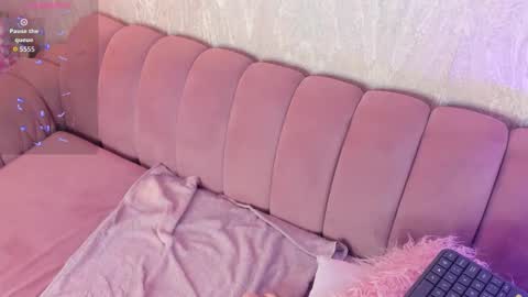 Snapshot of maca_bloom chatting on 09.25.25 Maca online show from 09.25.25