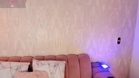 Snapshot of maca_bloom chatting on 10.28.25 Maca online show from 10.28.25