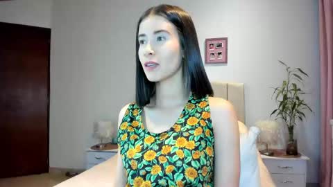 Snapshot of macarena_vallejo_ chatting on 02.18.25 Macarena online show from 02.18.25