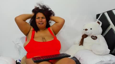 macarenaawills online show from 02.21.25