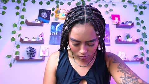 Snapshot of macey_hairy chatting on 12.12.24 Macey Elliot Modelo Independiente online show from 12.12.24