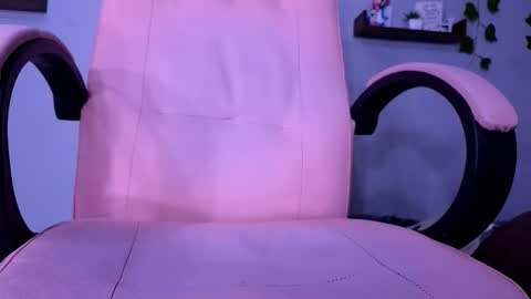 Snapshot of macey_hairy chatting on 09.18.25 Macey Elliot Modelo Independiente online show from 09.18.25
