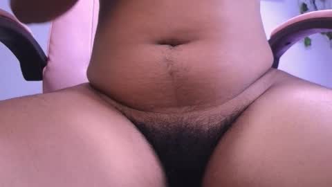 Snapshot of macey_hairy chatting on 10.31.25 Macey Elliot Modelo Independiente online show from 10.31.25