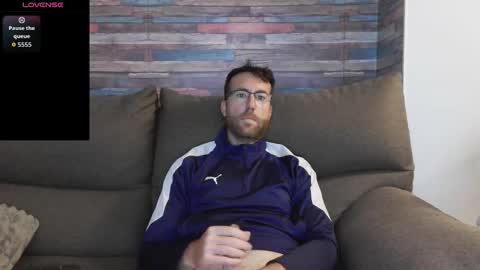 Snapshot of machohiberiko chatting on 10.30.25 Jota online show from 10.30.25