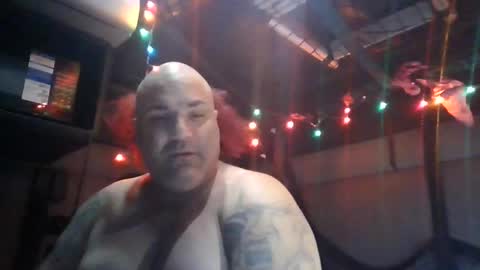 Snapshot of machuelbibliotecario chatting on 12.04.24 machu el bibliotecario online show from 12.04.24