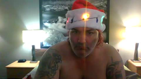 Snapshot of machuelbibliotecario chatting on 12.19.24 machu el bibliotecario online show from 12.19.24