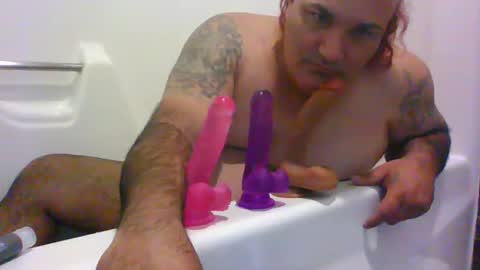 Snapshot of machuelbibliotecario chatting on 12.21.24 machu el bibliotecario online show from 12.21.24