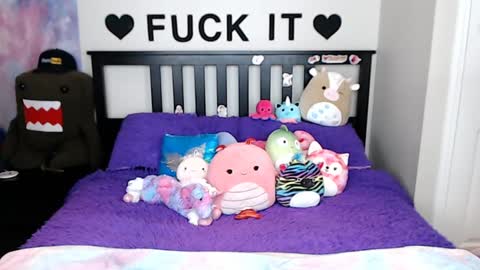 Mackenzie Wolfe online show from 10.17.25