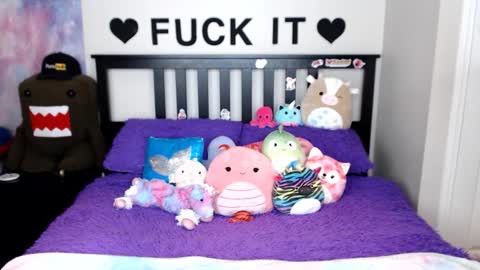 Mackenzie Wolfe online show from 11.28.25