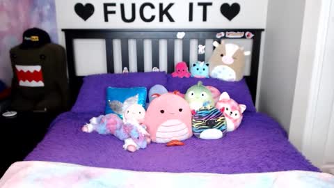 Mackenzie Wolfe online show from 12.03.25