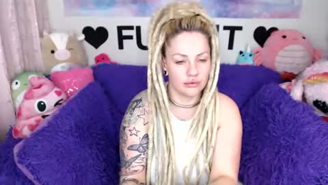 Snapshot of mackenziewolfe chatting on 06.13.26 Mackenzie Wolfe online show from 06.13.26