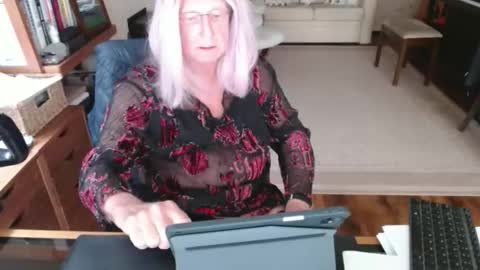 Snapshot of maclan7 chatting on 05.18.26 Deanne online show from 05.18.26