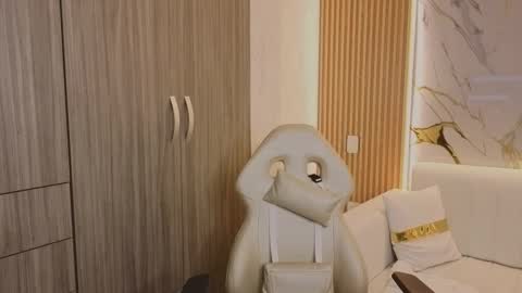 Snapshot of madam_hott chatting on 10.20.25 Madam Hott online show from 10.20.25