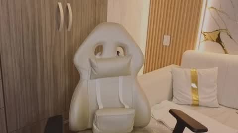 Snapshot of madam_hott chatting on 10.23.25 Madam Hott online show from 10.23.25