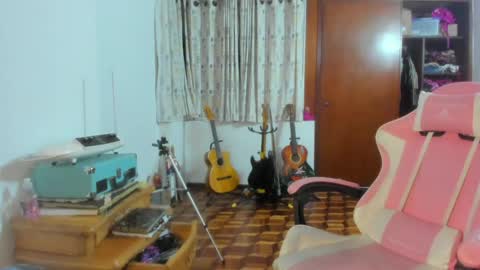 Snapshot of madam_sativa chatting on 05.16.26 di online show from 05.16.26