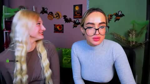 Snapshot of madam_ulis chatting on 10.22.25 Ulis online show from 10.22.25