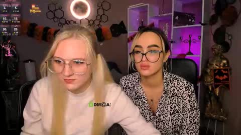 Snapshot of madam_ulis chatting on 11.04.25 Ulis online show from 11.04.25