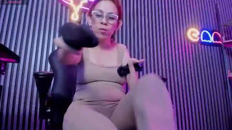 Snapshot of madame_mature1 chatting on 06.15.26 Madame online show from 06.15.26
