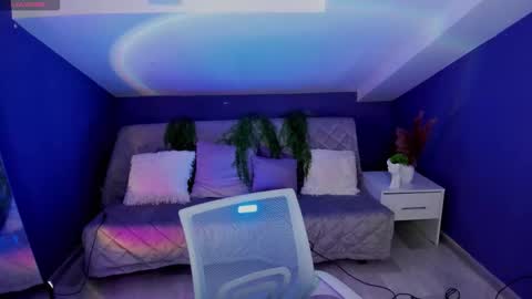 Evelyn online show from 10.12.25