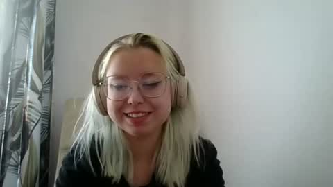 Snapshot of maddiesexygirl chatting on 08.09.26 Maddie online show from 08.09.26
