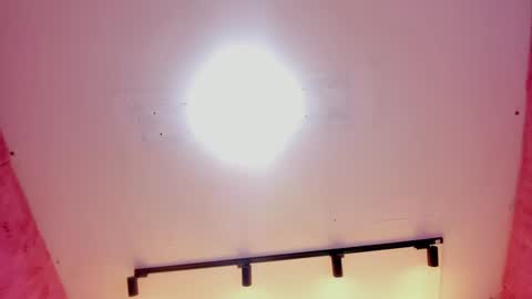 Maddy Please help me with your thumbs up its important online show from 12.23.24