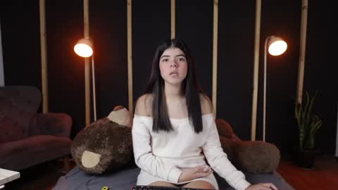 Maddy Please help me with your thumbs up its important online show from 01.28.25