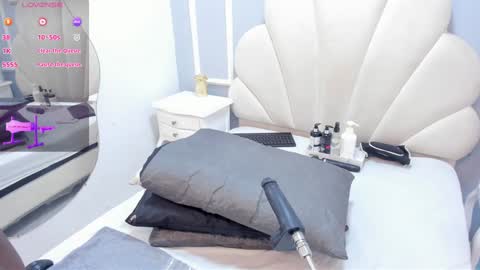 maddyjohnsonn online show from 01.11.25