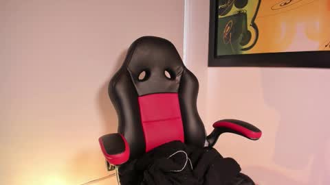 Madelaine  online show from 11.11.25