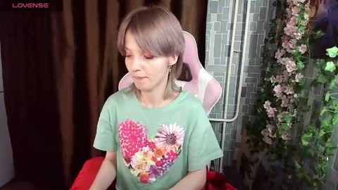 Snapshot of madelaines chatting on 04.26.26 madelaines online show from 04.26.26