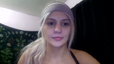 Snapshot of madelinevalentine chatting on 10.03.25 madeline online show from 10.03.25