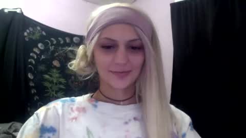 Snapshot of madelinevalentine chatting on 10.17.25 madeline online show from 10.17.25