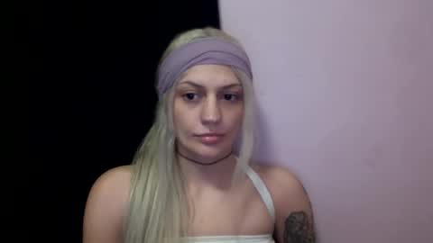 Snapshot of madelinevalentine chatting on 11.02.25 madeline online show from 11.02.25