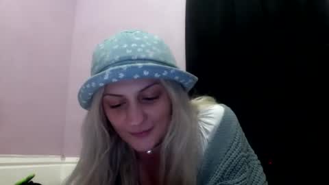 Snapshot of madelinevalentine chatting on 11.03.25 madeline online show from 11.03.25