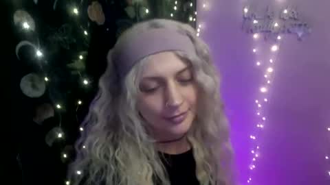 Snapshot of madelinevalentine chatting on 11.18.25 madeline online show from 11.18.25