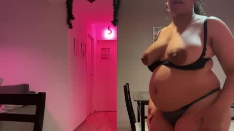 Snapshot of madellein chatting on 12.04.25 madellein online show from 12.04.25