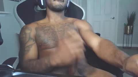 Snapshot of madevonte chatting on 05.19.26 madevonte online show from 05.19.26