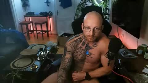 madhead95 online show from 10.18.25