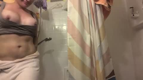 Snapshot of madie_ray chatting on 06.17.26 Madie Ray online show from 06.17.26