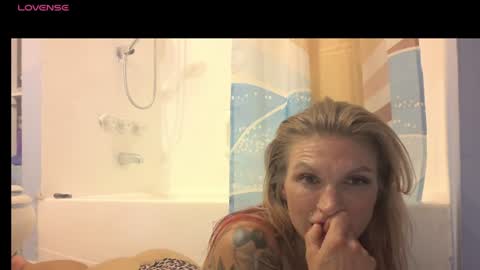 Snapshot of madie_ray chatting on 07.31.26 Madie Ray online show from 07.31.26